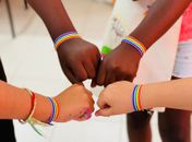 Entre o preconceito e a resistência: o que estudantes LGBTQIAPN+ enfrentam nas escolas alagoanas