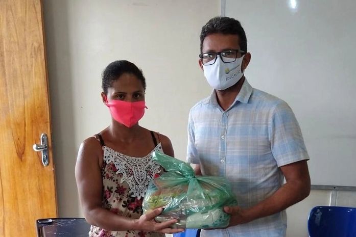 Educação de Branquinha distribui mais de 2.600 kits de gêneros alimentícios