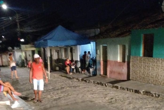 Homem é morto a tiros próximo ao velório de criança morta por bala perdida no Manoel Teles em Arapiraca