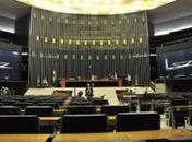 Maioria dos deputados federais mais votados é parente de políticos