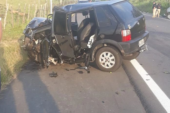 Colisão frontal entre carros deixa dois mortos e quatro feridos na BR -316 em Maribondo