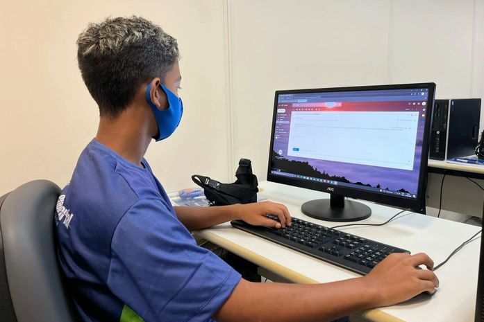 Capacitação gratuita de informática é ofertada no Jacintinho; 100 alagoanos já concluíram
