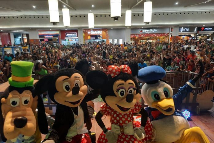 Turma do Mickey lota praça de alimentação do Arapiraca Garden Shopping no Dia das Crianças