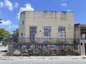 A edificação fica próxima à Praça Coronel Lucena Maranhão, no bairro de Bebedouro, em Maceió, e será demolida neste sábado (27)