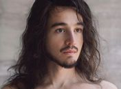 Tiago Iorc reaparece com novo álbum visual