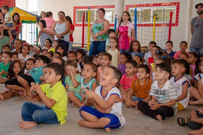 Mês das Crianças: Caravana da Felicidade leva diversão aos estudantes da rede municipal de Limoeiro de Anadia