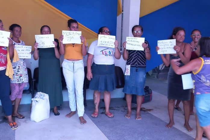 Movimento por moradia ocupa Cenecista e reivindica inclusão de famílias no Minha Casa Minha Vida