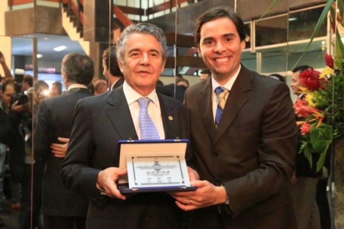Presidente da CMM entregou homenagem