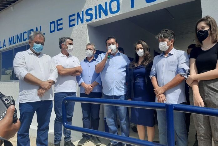 Durante inaugurações Severino Pessoa anuncia recursos para a saúde de Ibateguara