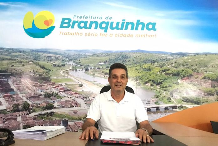 Prefeitura de Branquinha antecipa salário de novembro e credita 13º dos professores contratados