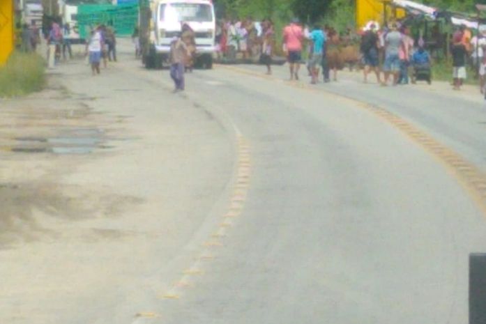 Indígenas interditaram a BR-101