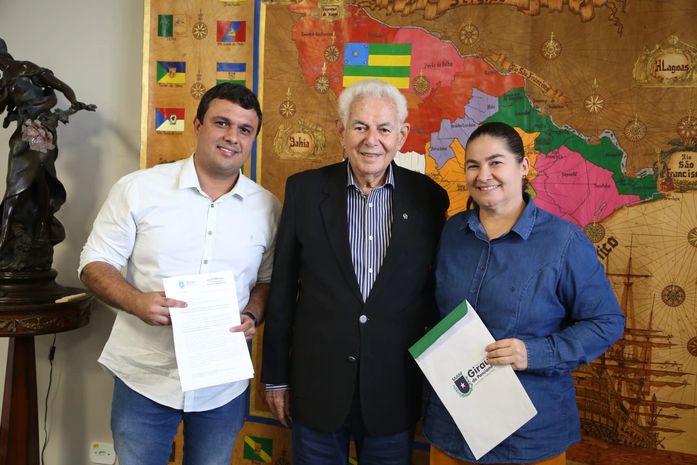 Prefeito Bebeto Barros entrega Título de Cidadão Honorário Girauense para professor sergipano em homenagem à trajetória na educação