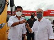 Em Penedo, Rodrigo entrega ônibus e visita creche e hospital que receberam recursos de seu mandato 