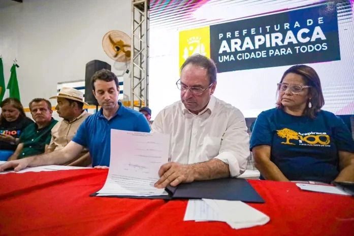 Prefeito Luciano Barbosa assina, nesta quarta (26), a ordem de serviço da Creche Itapoã