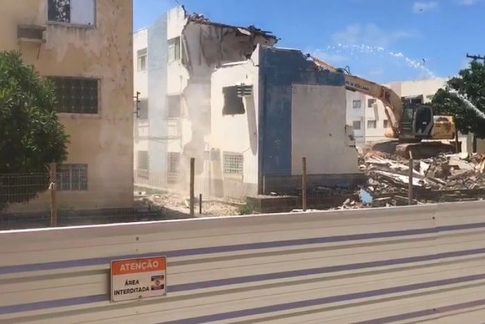 Prédios começam a ser demolidos no Jardim Acácia