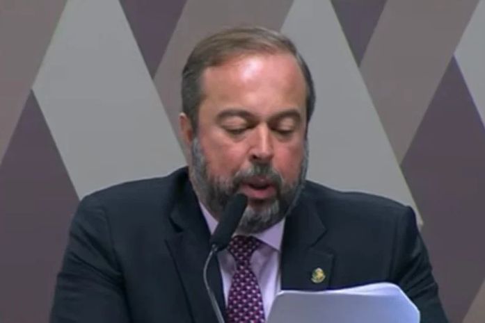 PEC da Transição é aprovada na CCJ com R$ 145 bilhões fora do teto