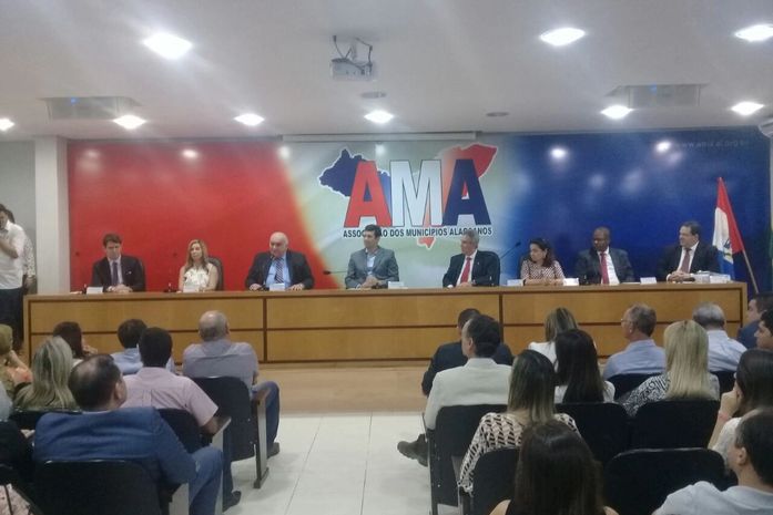 Presidente do TRE apresentou mudanças nas zonas eleitorais aos prefeitos