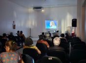 Idosas da Casa Luiza de Marillac participam de sessão de cinema sobre a vida Jesus Cristo
