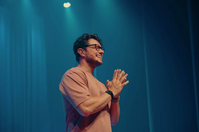 O maior movimento de fé da carreira do evangelista Deive Leonardo chega em Alagoas