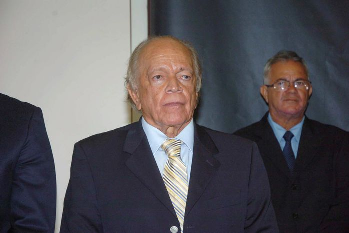 Prefeito decreta luto pela morte do ex-governador Guilherme Palmeira