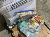 
Visa apreende 350 kg de charque estragado em estabelecimento em Maceió; multa pode chegar a R$ 38 mil