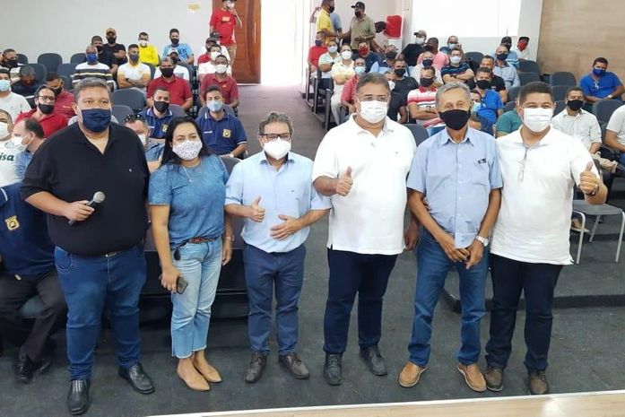 Prefeito George Clemente reúne-se com vigilantes escolares