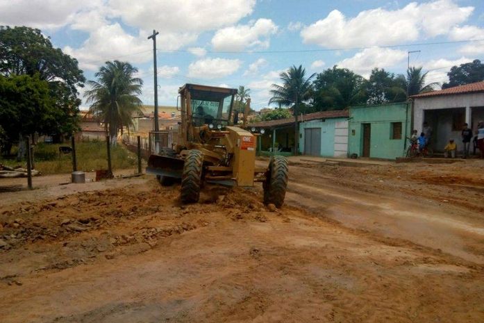 Rua da Vila de São José obstruída por esgoto clandestino passa por manutenção