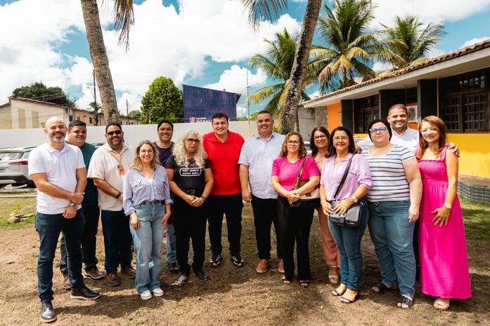 Reajuste histórico: Prefeito Carlos concede aumento de 6,5% no piso salarial para servidores da educação de Rio Largo