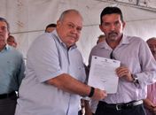 Prefeito de Messias entrega veículos, tratores, equipamentos e outros itens importantes para o desenvolvimento do município