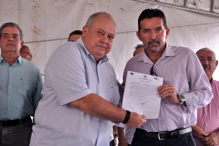 Prefeito de Messias entrega veículos, tratores, equipamentos e outros itens importantes para o desenvolvimento do município