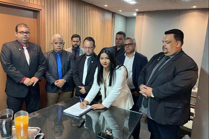 Única mulher eleita, Aline Diniz assume presidência da Câmara em Rio Largo