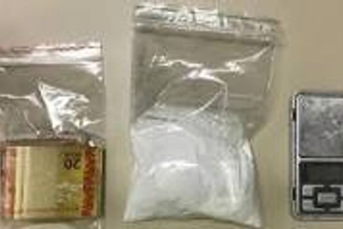 Material apreendido com o suspeito.