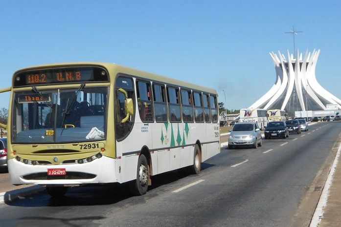 Lei transforma todos os assentos do transporte público do DF em preferenciais