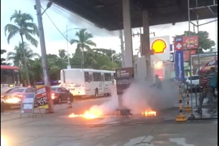 Princípio de incêndio em posto na Ponta Verde