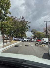 Trabalhadores do Veredas voltam a interditar Fernandes Lima na quarta semana de greve