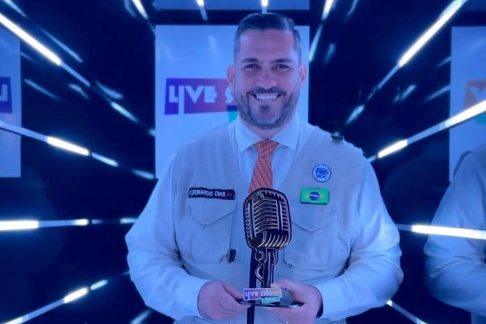 Leonardo Dias recebe homenagem especial em evento gospel