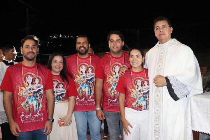 Santana do Mundaú: Procissão e shows artísticos marcam encerramento da festa de Santa Ana