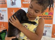 Feira de Adoção garante novo lar para 13 animais que haviam sido abandonados