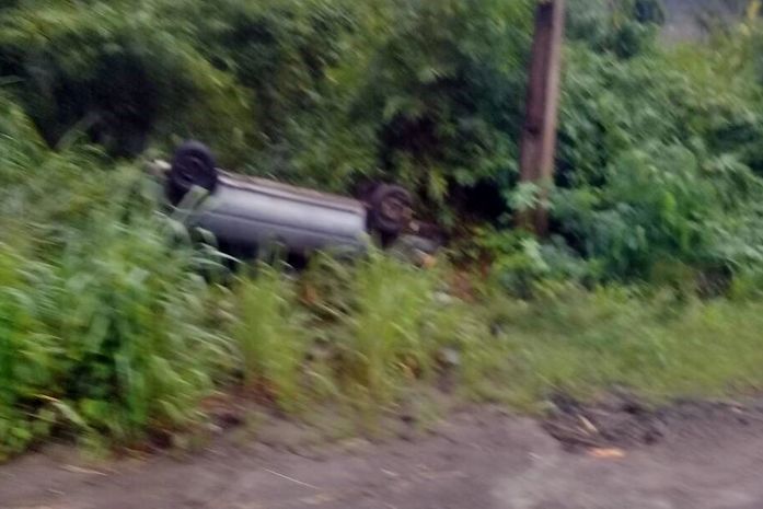Carro capota e motorista fica levemente ferido em trecho da AL  220
