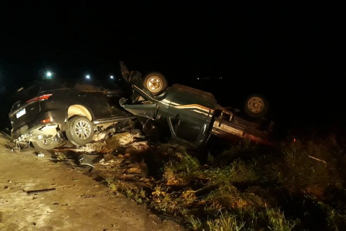 Após colisão, carro é arremessado para poste de eletricidade, na AL-110