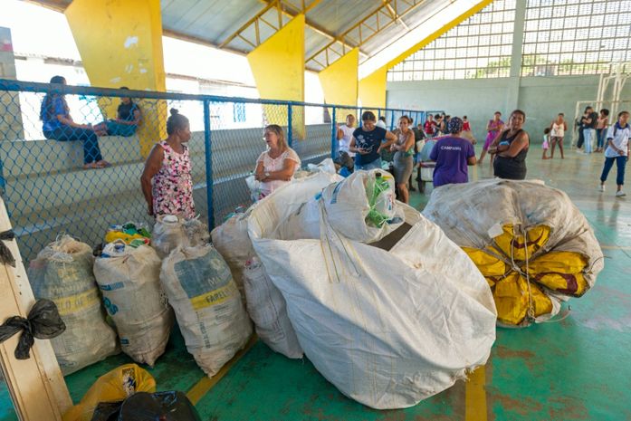 Cooperativas recebem mais de 2,5 toneladas de plástico para reciclagem