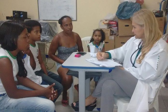 Escola pública recebe serviços sociais da Quadrangular