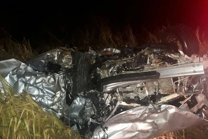 Corolla ficou destruído com o impacto