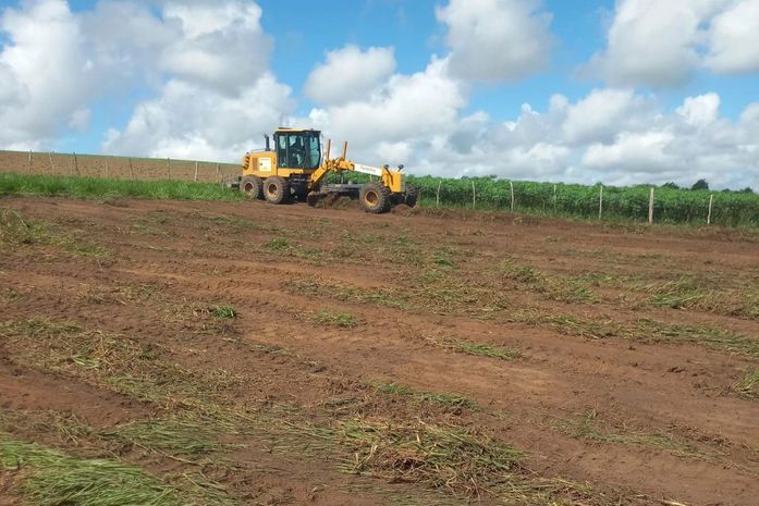 Prefeito de Anadia anuncia obra de novo campo de futebol no Povoado Limoeirinho