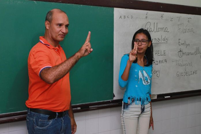 Curso de Libras gratuito: mais de 200 vagas são ofertadas pelo Governo do Estado