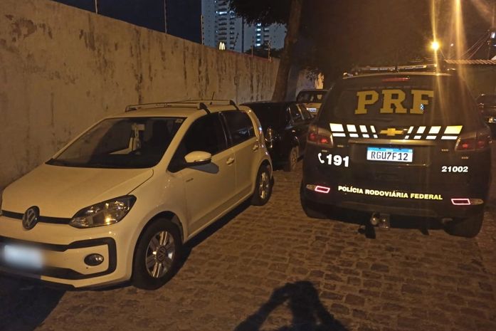 Mulher é presa por receptação de veículo na BR-110, em AL
