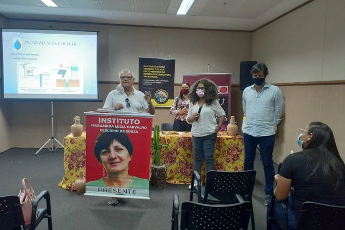 As cestas básicas doadas pelo Instituto Margarida Olegário, no Iyagbas foram entregues ao Quilombo. Os quilombos de Alagoas são os mais pobres dos pobres do Brasil todinho. Por quê?