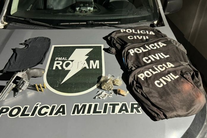 PM apreende cinco armas de fogo e drogas, em Maceió e interior
