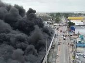 Risco de explosão e fumaça tóxica: empresas próximas à fábrica incendiada devem liberar trabalhadores, orienta Sesi