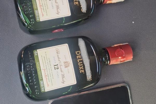 Funcionário de supermercado, na Ponta Verde, é preso após furtar mais de 30 garrafas de whisky